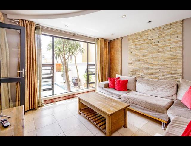 2 BEDROOM TOWNHOUSE FOR SALE IN BEDFORD GARDENS